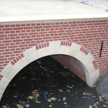 Voorbeeld natuursteenbewerking brug